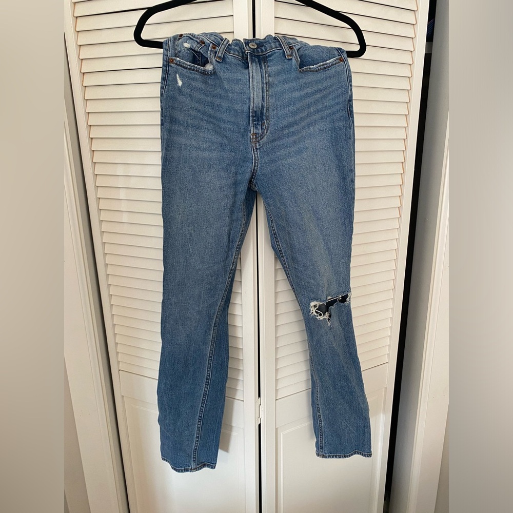 Abercrombie curve love ultra high rise slim straight jean, size 27.